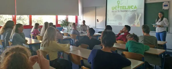Po osnovnih šolah po  Primorskem so imeli  poučne interaktivne delavnice na temo trgovine z ljudmi.