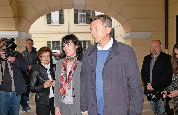 Volilna napoved, ki jo je za RTVS danes opravila agencija 
Episcenter, kaže, da je aktualni predsednik Borut Pahor 
zmagovalec današnjih predsedniških volitev.