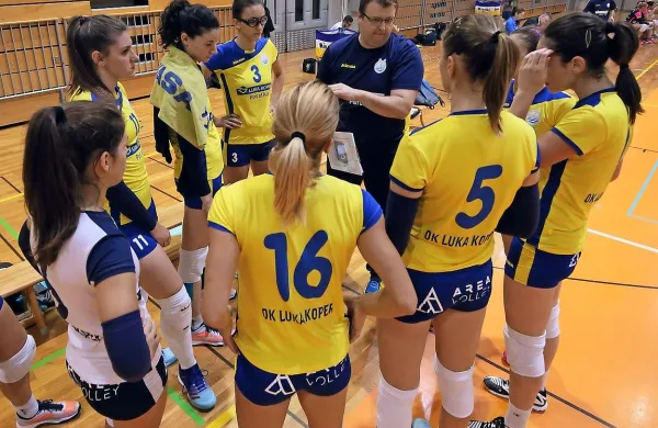 Odbojkarice Calcita Volleyja so v tekmi 3. kroga 1. DOL za 
ženske doma premagale Luko Koper (na fotografiji) s 3:0 (16, 
11, 14).