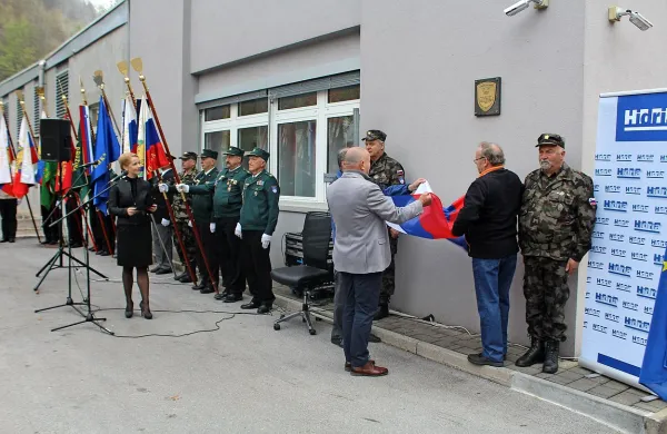 Hidria je hranila orožje