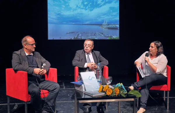 Boris Šuligoj, Rok Svetek in Vesna Humar z vrsto zanimivih  
iztočnic, tudi tisto, kdaj mislite, da bodo začeli graditi drugi tir: 
še ne prav kmalu. 