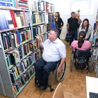 Na seznam dosežkov Runco uvršča ureditev oddelka za 
odrasle bralce, ki je po novem dostopen tudi obiskovalcem z 
gibalnimi težavami. 