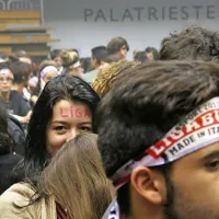 Ligabue dvakrat zapored razvnel Trst