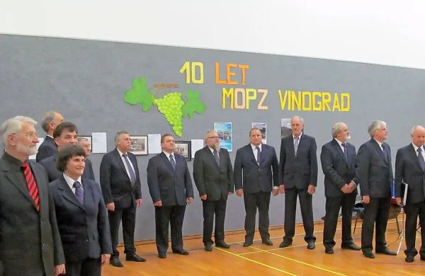 V Vinogradu zori in rodi pesem