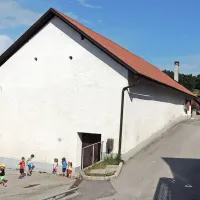 Telovadnico na Šentviški Gori naj bi obnovili prihodnje leto.  