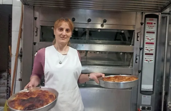 Družina  Kolnrekaj že dvajset let peče burek na Markovcu.