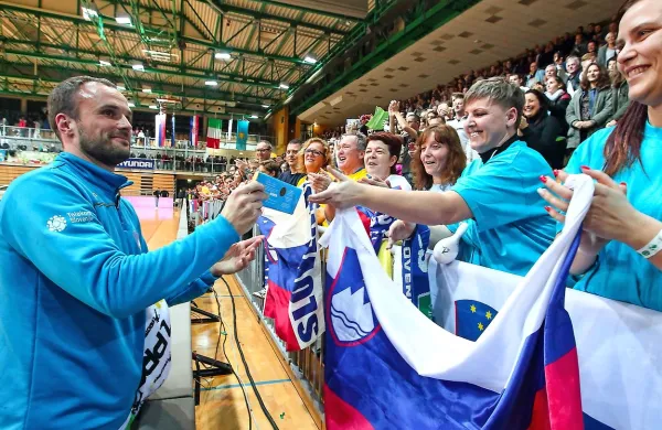 Uroš Zorman bo danes še enkrat pozdravil navijače. 