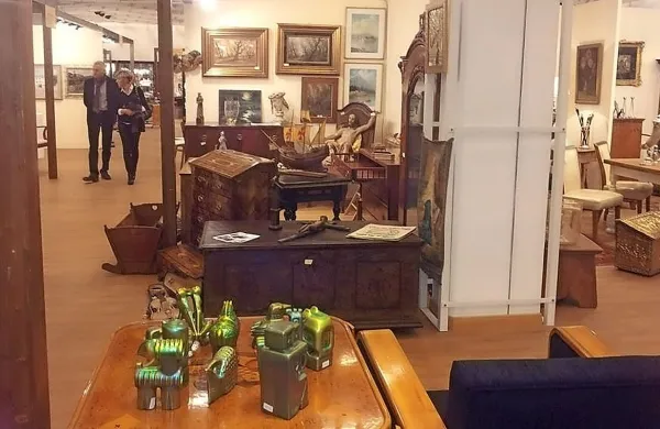 V nekdanji glavni ribarnici na tržaškem nabrežju (Salone degli 
Incanti) se bo jutri začel 35. sejem antikvariata, ki bo trajal vse 
do 5. novembra.