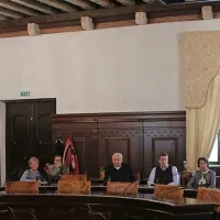 Bil je čas verbalnega nasilja