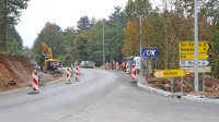 Križišče na cesti Pivka-Ribnica na odcepu za Kal je že 
pravokotno in ne več v obliki ipsilona. 