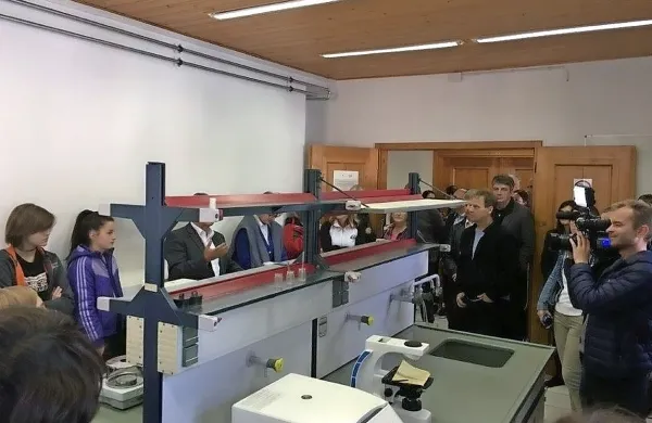 Laboratorij  dopolnjuje  možnosti za raziskovalno delo v naravi.