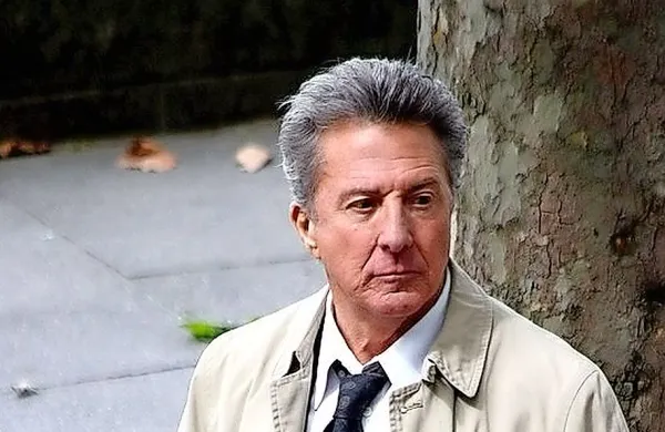 Po številnih razkritjih o spolnem nadlegovanju in zlorabah v 
Hollywoodu se z obtožbo o spolnem nadlegovanju sooča 
tudi ameriški filmski in gledališki igralec ter dvakratni oskarjevec Dustin Hoffman.