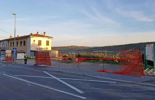 V Pobegih dodatnih 37 parkirnih mest