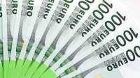  Obdolženi kitajski državljani so konec maja 2015 v novogoriških igralnicah Park in Perla unovčevali ponarejene 
bankovce za 50 in 100 evrov.