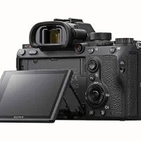 Izpostavljamo: canon powershot G1X mark III in sony alpha 7R III