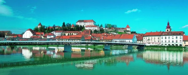  “Maribor je lepi, Ptuj pa starodavni kraj,” je trdil, 
namesto da bi rekel, kot je prav: Maribor je lep, 
Ptuj pa starodaven kraj.