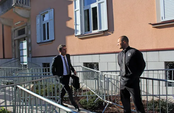 Sergej Racman na parkiri&scaron;čni skup&scaron;čini postal direktor Certa Holdinga