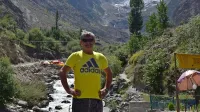 Boris Cergol je na poti v Karimabad  prvič v življenju uzrl sedemtisočak - 7788 metrov visoki Rakaposhi (v ozadju). 