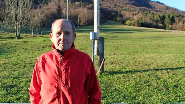 Pavel Čuk pred vlečnico, ki jo bodo pognali, ko zapade prvi 
sneg. andrej čuk