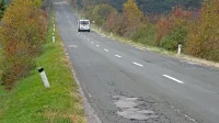 Ceste od Dolnjih Ležeč do Famelj  letos še ne bodo na novo 
asfaltirali, bodo pa pokrpali največje luknje.  