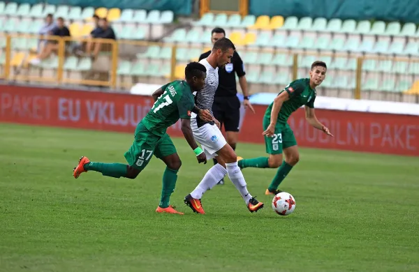 Olimpiji je nove tri točke v začetku tekme z Ankaranom 
zagotovil Nik Kapun (desno).