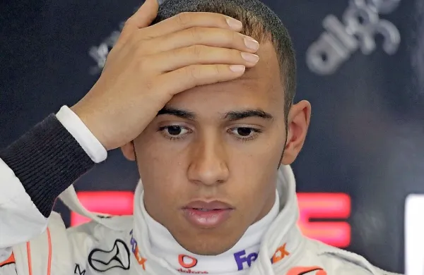 V RajskiH dokumentih so ujeli tudi svetovnega prvaka v 
formuli 1 Lewisa Hamiltona.
