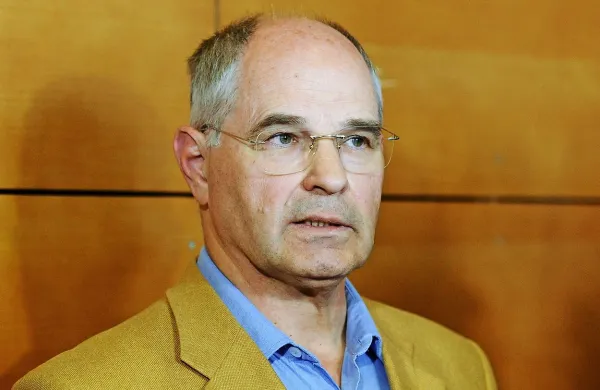 Nekdanji generalni državni tožilec Zvonko Fišer naj ne bi bil 
več suspendiran.