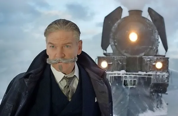 Kenneth Branagh v Umoru na Orient Expressu blesti v dveh 
vlogah, kot režiser in glavni igralec (Hercule Poirot). 