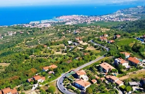 Ker se Šared  v zadnjih desetletjih skorajda ni spremenil, 
krajane zanima, kdaj bodo dobili  nove ceste, pločnike, 
kanalizacijo, razsvetljavo ... in za kolikšen denar.