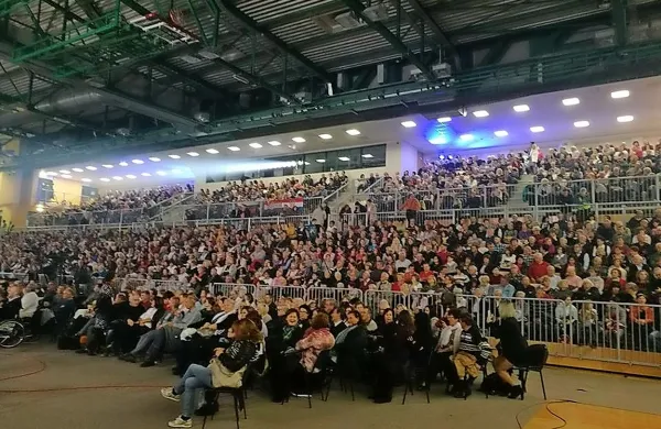 Lijepom na&scaron;om - Mostovi kultur v polni dvorani Bonifika