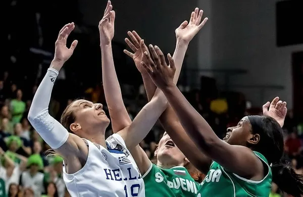  Američanka Shante Evans (desno v zelenem dresu)  je  
Anthony Randolph ženske izbrane vrste in bo za Slovenijo 
igrala tudi v kvalifikacijah. 