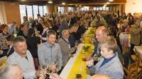 Danes goduje Martin, ki iz mo&scaron;ta dela vin'