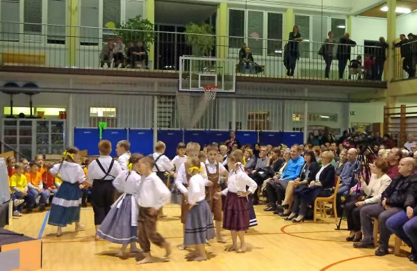 Pester program slovesnosti ob odprtju novega prizidka so 
oblikovali učenci in učitelji.