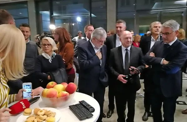 V Pahorjevem volilnem &scaron;tabu pričakujejo zmago