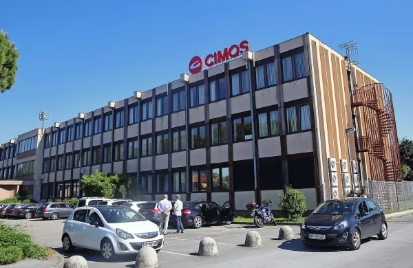 Cimos naj bi iskal kupca za novoustanovljeno hčerinsko 
družbo, na katero je prenesel program kinematike in približno 
200 delavcev.

