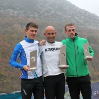 Najboljši na 12 kilometrov. V sredini zmagovalec Simon 
Strnad (Nanos).