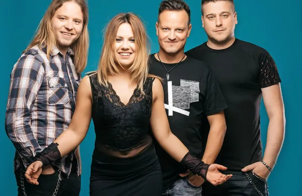Skupino King Foo sestavljajo (z leve) basist Matej Sušnik, 
pevka Aleksandra Josić, bobnar Rok Golob in kitarist Peter 
Hudnik.