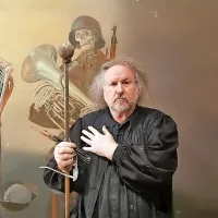  Rudi Španzel: “Zdi se, da se človek ničesar ne 
nauči iz preteklosti, zato bo slika tudi opomin, da 
se vojne grozote na bi več dogajale.”