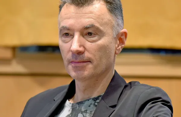 Bojan Dobovšek: “Transparentno bomo tudi 
nadzorovali finance, z ljudmi, ki jih bomo 
kadrovali po kakovostnih načelih, pa bomo 
presekali obvladovanje Slovenije in največjih 
državnih podjetij s strani starih skruktur.”