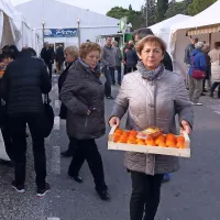 Prodali so 50 do 70 ton kakijev