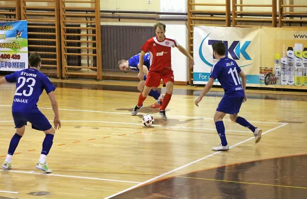 Tretji gol za Oplast je dosegel Jure Uršič (z žogo).
