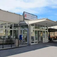   Da bi bilo stanovalcem prijetneje,  v Domu upokojencev  
skrbijo za pomenljive  malenkosti, kot so, denimo, napisi na 
vratih.