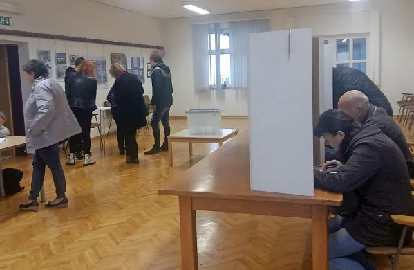 Udeležba je bila še posebej visoka na podeželskih voliščih.  