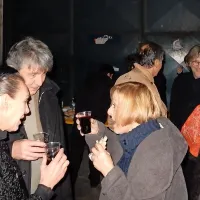 V Sežano je prišel tudi nekdanji minister za kulturo Jožef 
Školjč, ki smo ga ujeli v pogovoru z igralko Mileno Zupančič 
(desno), tega večera v vlogi bralke odlomkov.