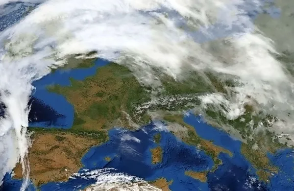 Obsežno anticiklonsko območje bo v prihodnjih dneh oslabelo.
