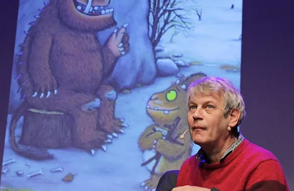 Zvezda sejma je bil danes nemški ilustrator Axel Scheffler, ki 
je s škotsko pisateljico Julio  Donaldson ustvaril slovita 
pravljična junaka, Zverjasca in Zverjaščka. 