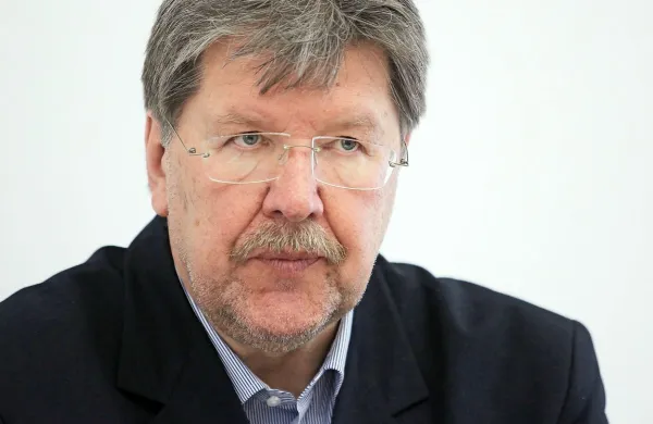 Igorja Bavčarja, ki prestaja petletno zaporno kazen, naj bi 
sodišče zaslišalo na naroku, ki bo v začetku februarja.