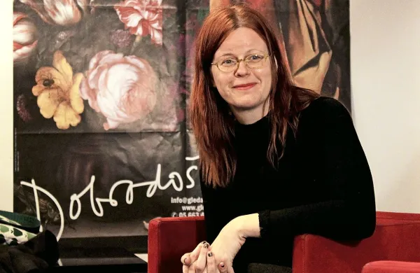 Gabriela Babnik je zelo samokritična pisateljica, napisano veliko popravlja,  pili ... 
