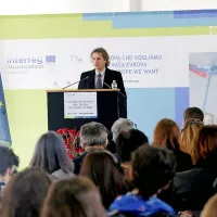 Predsednik Evropskega združenja za teritorialno sodelovanje 
na Goriškem  Robert Golob je predsednika države zaprosil za 
pomoč pri oblikovanju ekonomske cone. 