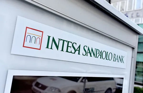 Banka Intesa Sanpaolo bo 11. decembra na javni dražbi 
prodajala 1,6-odstotni delež Gorenjske banke.
